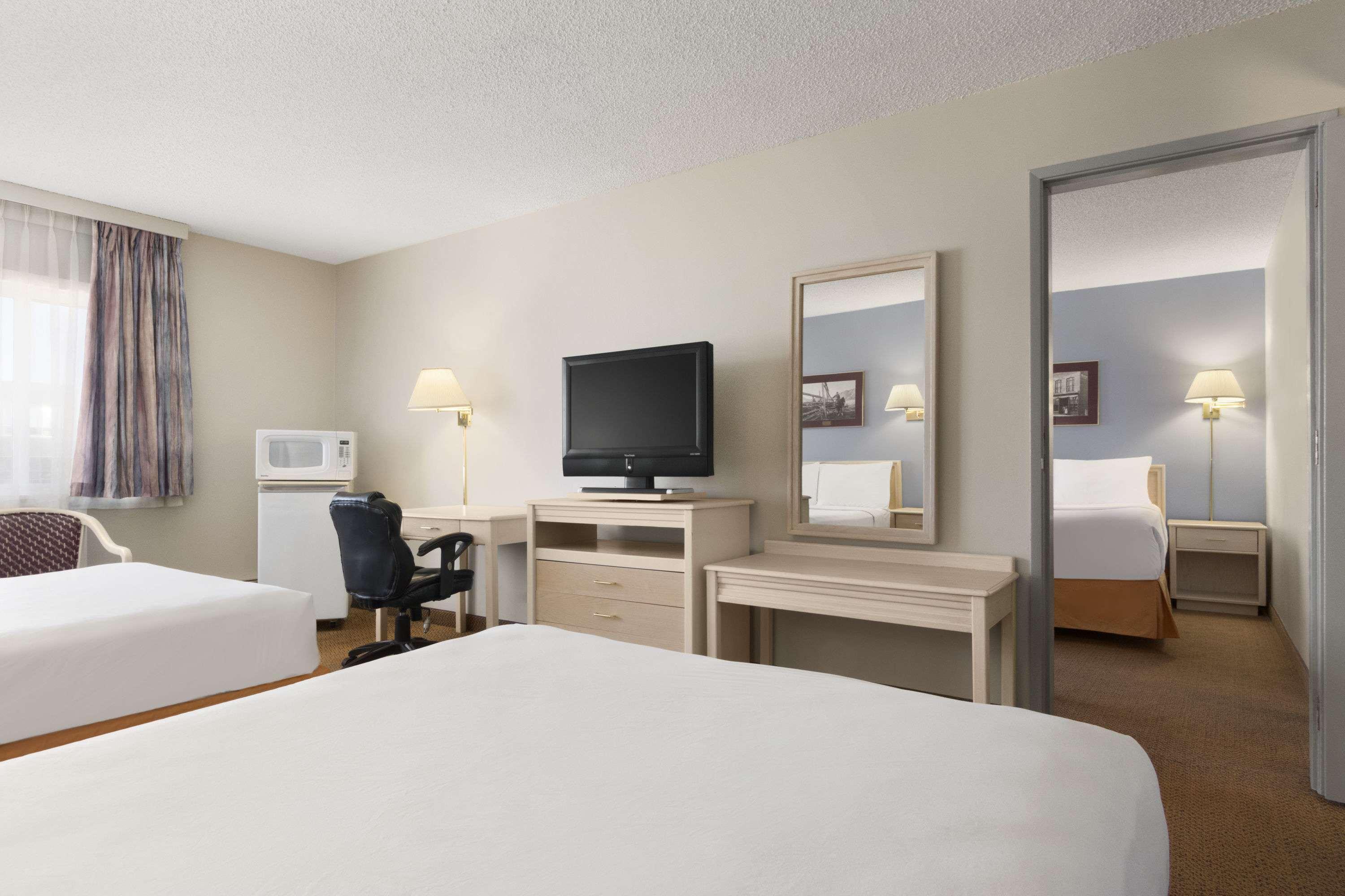 Travelodge By Wyndham Calgary South Exterior foto