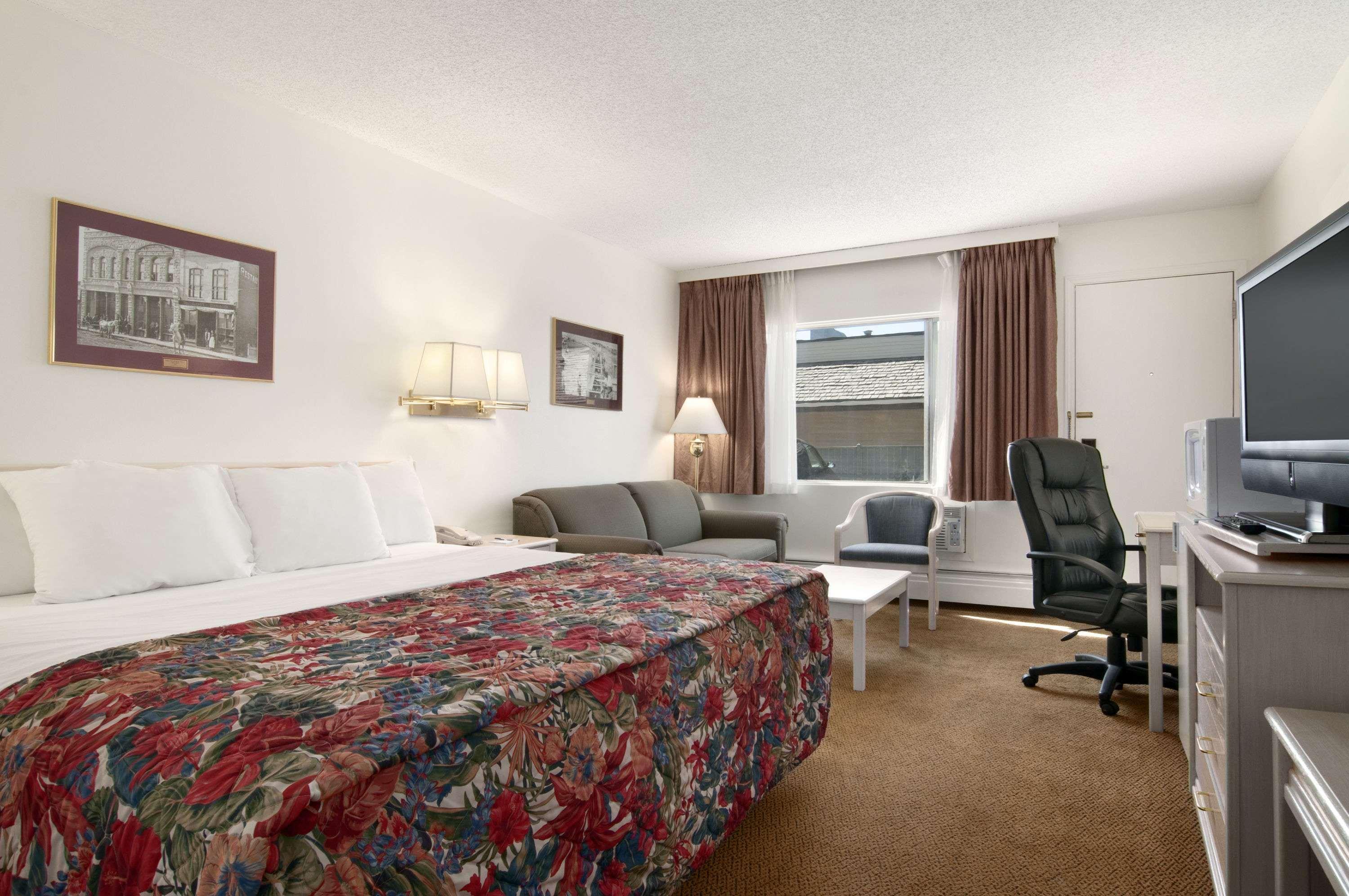 Travelodge By Wyndham Calgary South Exterior foto