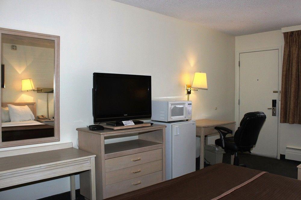 Travelodge By Wyndham Calgary South Exterior foto